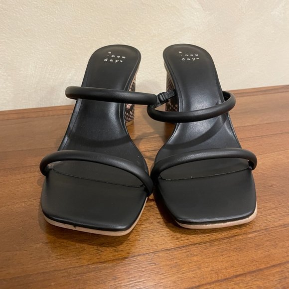 NWOT A New Day Black Snake Skin Round Heels in size 6.5 - Picture 5 of 8